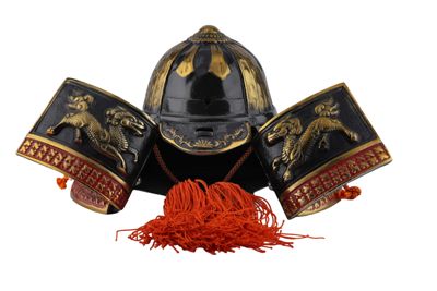 Foto Modellino di Elmo da Samurai in ghisa o acciaio IGB-015748_20251217_011.jpg