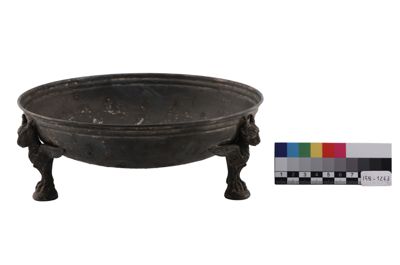 Foto Coppa in argento con tre piedini a grifo IGB-001263_20251001_002.JPG