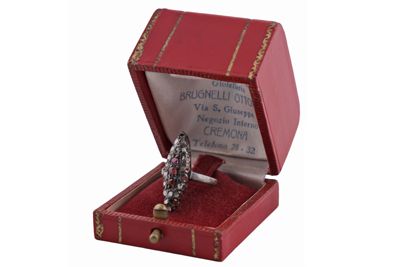 Foto Anello in oro e in argento con rubini e brillantini IGB-009569_20260610_005.JPG