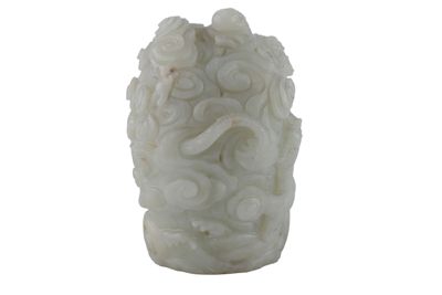 Foto Scultura in nefrite raffigurante lotta di draghi imperiali tra nubi IGB-001177_20251217_015.jpg