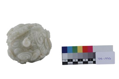 Foto Scultura in nefrite raffigurante lotta di draghi imperiali tra nubi IGB-001177_20251217_020.jpg