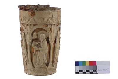 Foto Vaso con figure in rilievo IGB-013428_20251217_006.jpg