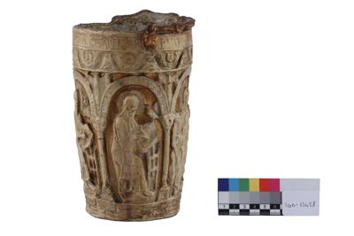 Foto Vaso con figure in rilievo IGB-013428_20251217_010.jpg