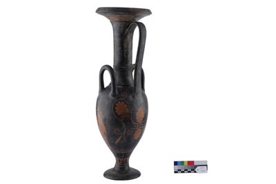 Foto Lekythos in terracotta con tre anse a figure rosse in stile etrusco-neoattico IGB-001306_20251217_008.jpg