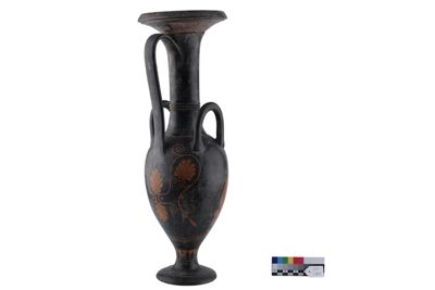 Foto Lekythos in terracotta con tre anse a figure rosse in stile etrusco-neoattico IGB-001306_20251217_012.jpg
