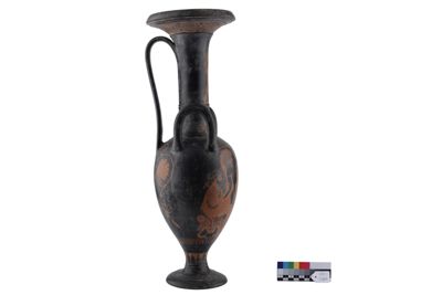 Foto Lekythos in terracotta con tre anse a figure rosse in stile etrusco-neoattico IGB-001306_20251217_014.jpg