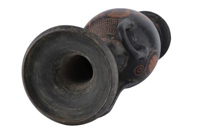 Foto Lekythos in terracotta con tre anse a figure rosse in stile etrusco-neoattico IGB-001306_20251217_019.jpg