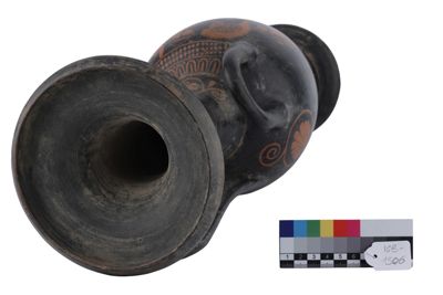 Foto Lekythos in terracotta con tre anse a figure rosse in stile etrusco-neoattico IGB-001306_20251217_020.jpg