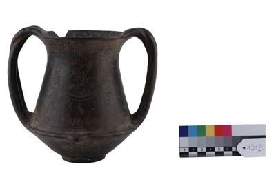 Foto Vaso in stile etrusco-neoattico a due anse con incisioni IGB-001312_20251217_002.jpg