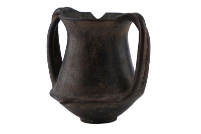 Foto Vaso in stile etrusco-neoattico a due anse con incisioni IGB-001312_20251217_003.jpg