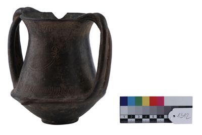 Foto Vaso in stile etrusco-neoattico a due anse con incisioni IGB-001312_20251217_004.jpg