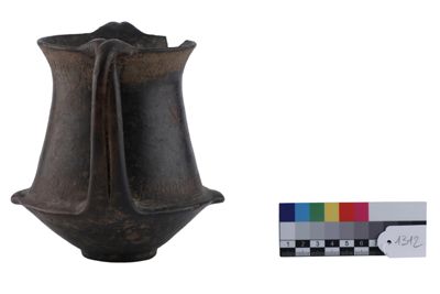 Foto Vaso in stile etrusco-neoattico a due anse con incisioni IGB-001312_20251217_006.jpg