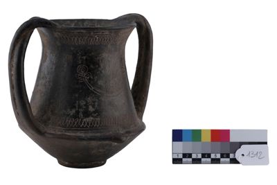 Foto Vaso in stile etrusco-neoattico a due anse con incisioni IGB-001312_20251217_012.jpg