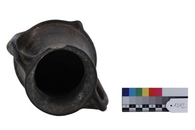 Foto Vaso in stile etrusco-neoattico a due anse con incisioni IGB-001312_20251217_016.jpg