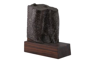 Frammento di statua egizia stante in porfido IGB-1321