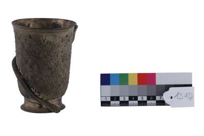 Foto Vaso in argento con motivo a piume di pavone e serpente IGB-001347_20251217_002.jpg