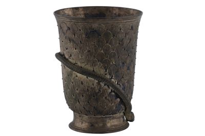 Foto Vaso in argento con motivo a piume di pavone e serpente IGB-001347_20251217_003.jpg