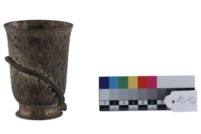 Foto Vaso in argento con motivo a piume di pavone e serpente IGB-001347_20251217_004.jpg