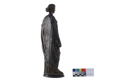 Foto Statuetta in argento raffigurante una matrona IGB-001377_20251217_012.jpg