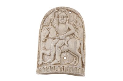 Placca in gesso in stile etrusco con guerriero a cavallo IGB-5317