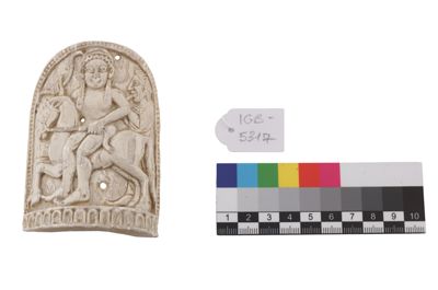 Foto Placca in gesso in stile etrusco con guerriero a cavallo IGB-005317_20250912_002.jpg