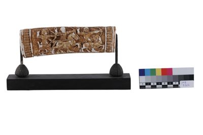 Foto Impugnatura di spada in gesso in stile etrusco-romano IGB-005327_20251217_004.jpg