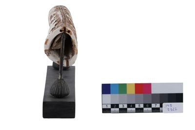 Foto Impugnatura di spada in gesso in stile etrusco-romano IGB-005327_20251217_008.jpg