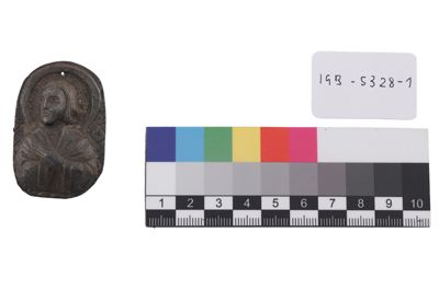 Foto Borchia da messale con figura di santo IGB-005328-1_20251001_002.JPG