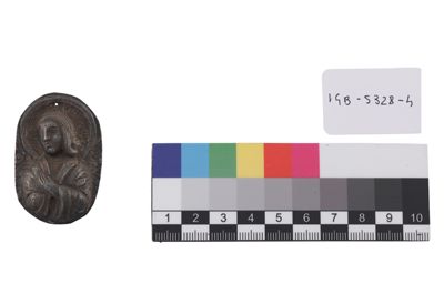 Foto Borchia da messale con figura di santo IGB-005328-4_20251001_002.JPG