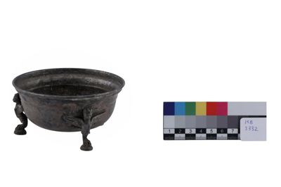 Foto Coppa in argento in stile etrusco-romano IGB-005332_20251217_002.jpg