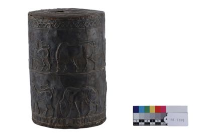 Foto Cista con coperchio in argento in stile etrusco-romano IGB-005339_20251217_002.jpg