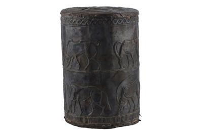 Foto Cista con coperchio in argento in stile etrusco-romano IGB-005339_20251217_003.jpg