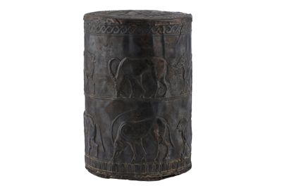 Foto Cista con coperchio in argento in stile etrusco-romano IGB-005339_20251217_005.jpg