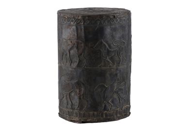 Foto Cista con coperchio in argento in stile etrusco-romano IGB-005339_20251217_007.jpg