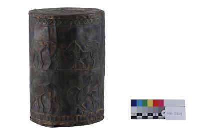 Foto Cista con coperchio in argento in stile etrusco-romano IGB-005339_20251217_008.jpg