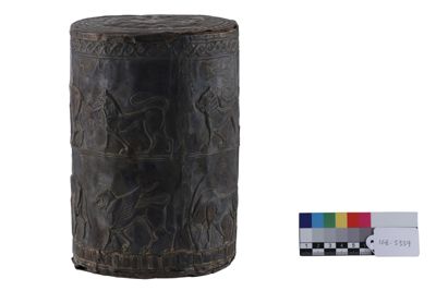 Foto Cista con coperchio in argento in stile etrusco-romano IGB-005339_20251217_010.jpg