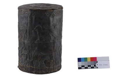 Foto Cista con coperchio in argento in stile etrusco-romano IGB-005339_20251217_012.jpg