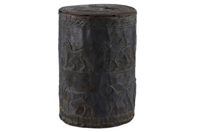 Foto Cista con coperchio in argento in stile etrusco-romano IGB-005339_20251217_013.jpg