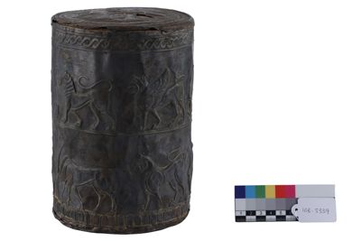 Foto Cista con coperchio in argento in stile etrusco-romano IGB-005339_20251217_014.jpg