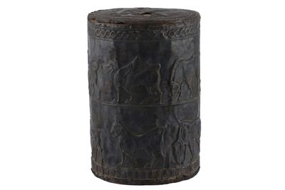 Foto Cista con coperchio in argento in stile etrusco-romano IGB-005339_20251217_015.jpg