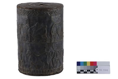 Foto Cista con coperchio in argento in stile etrusco-romano IGB-005339_20251217_016.jpg