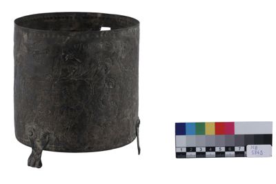 Foto Cista con coperchio e piedini in argento in stile etrusco-romano IGB-005345_20251217_002.jpg