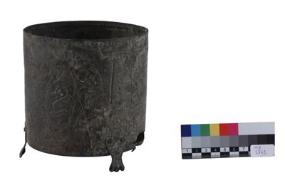 Foto Cista con coperchio e piedini in argento in stile etrusco-romano IGB-005345_20251217_004.jpg