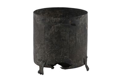 Foto Cista con coperchio e piedini in argento in stile etrusco-romano IGB-005345_20251217_005.jpg