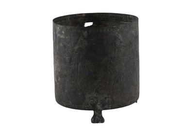 Foto Cista con coperchio e piedini in argento in stile etrusco-romano IGB-005345_20251217_011.jpg