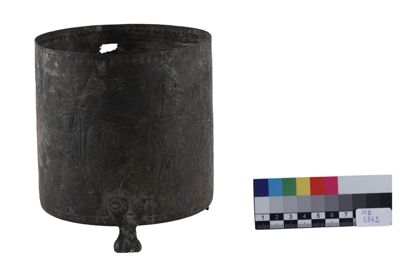 Foto Cista con coperchio e piedini in argento in stile etrusco-romano IGB-005345_20251217_012.jpg