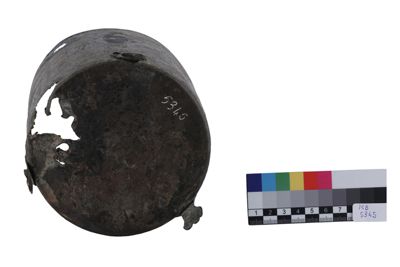 Foto Cista con coperchio e piedini in argento in stile etrusco-romano IGB-005345_20251217_014.jpg