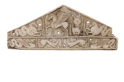 Placca in osso in stile stile etrusco con figure mitologiche IGB-5668