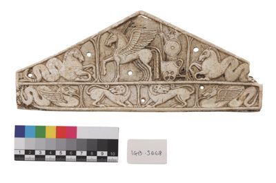 Foto Placca in osso in stile stile etrusco con figure mitologiche IGB-005668_20250912_002.jpg