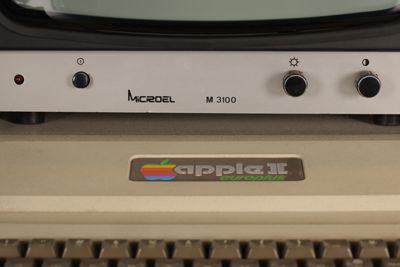 Foto Computer Apple II Europlus con monitor compatibile, floppy drive esterno IGB-014615_20260323_010.JPG